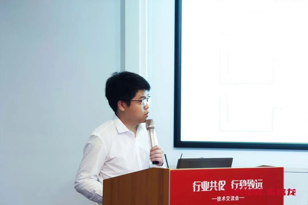 陳京杰.jpg